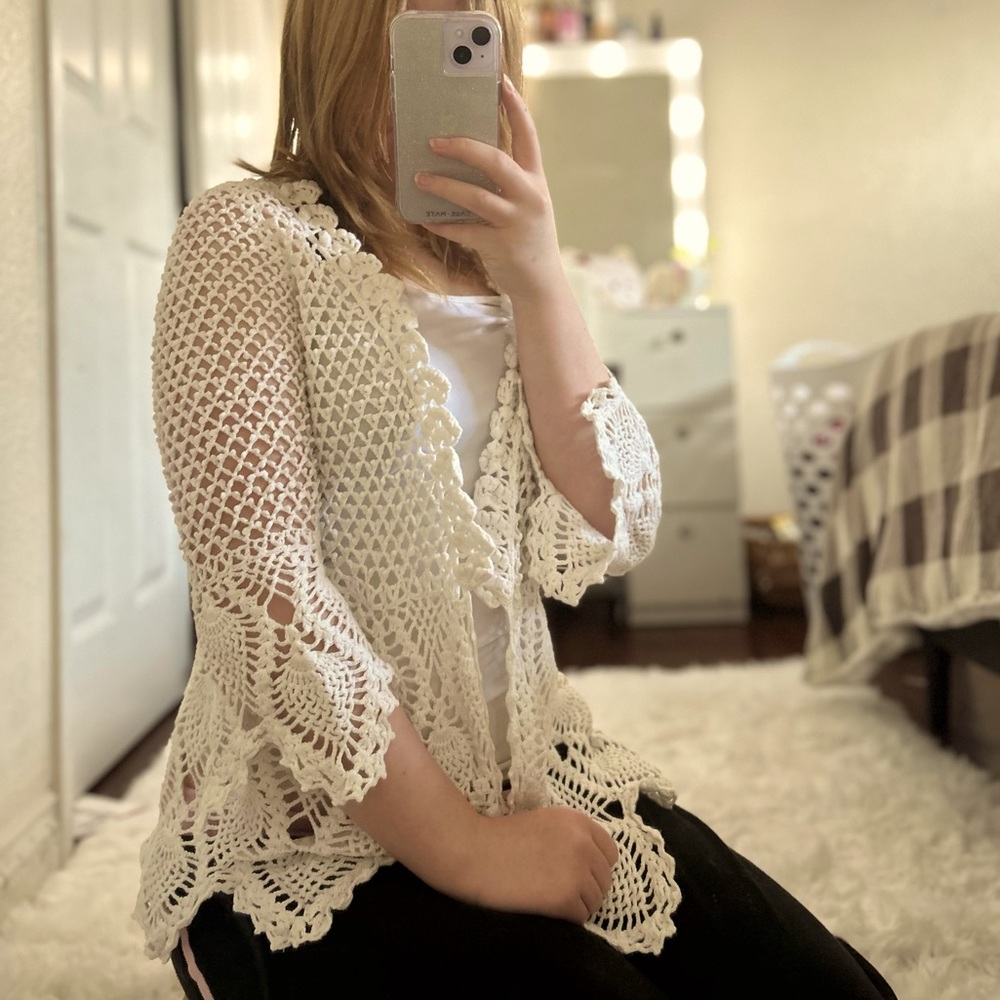 moda crochet white blouse